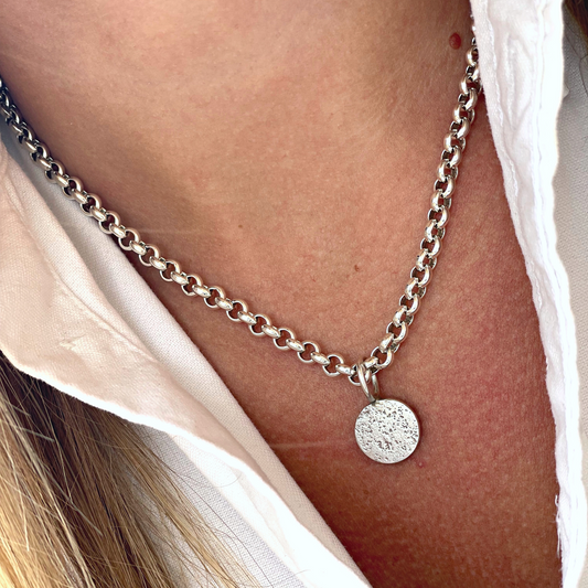 small round medallion sandcast chunky chain charm necklace